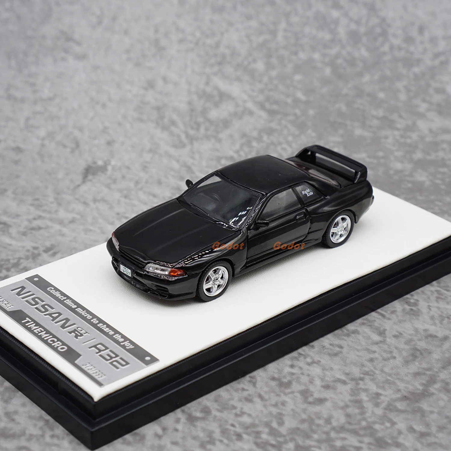 

Литая Черная модель Nissan GTR R32 из сплава в масштабе 1:64, игрушки, модель спортивных автомобилей, классика, ностальгия, подарки для взрослых, сувенир, статический дисплей