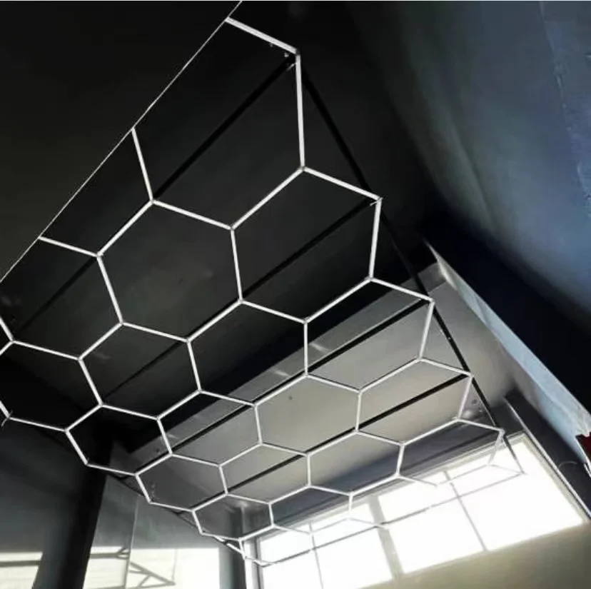 Luces Led hexagonales de panal, productos de detalles automáticos, barra de luz hexagonal para estación de lavado de coches, diseño de techo de garaje