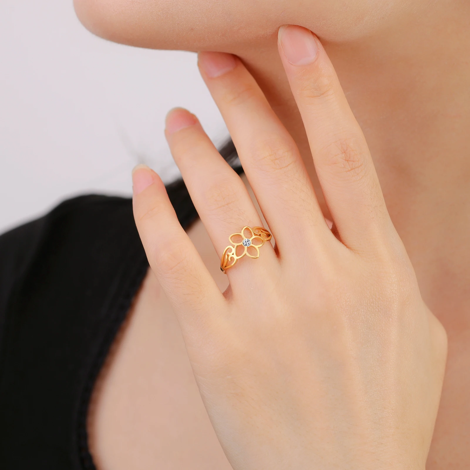 Skyrim Edelstahl-Blumenring mit Klaren Zirkonen Damenringe Ehering Böhmischer Schmuck Jubiläumsgeschenk Großhandel – Detail 3