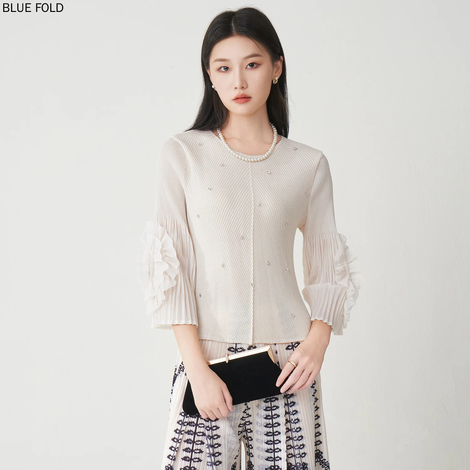 

White Blouse for Women High-end Autumn New Design Studded and Beaded Fashionable Style Miyake Long Sleeves PLEATS Tshirt