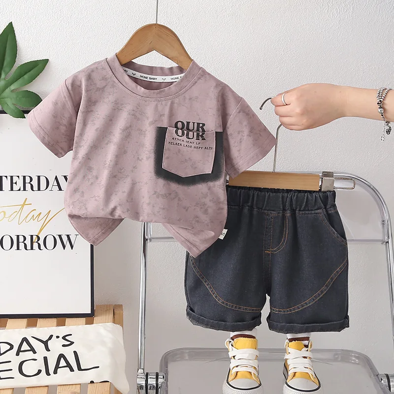 

Комплекты одежды для малышей 2026: Новая летняя коллекция для мальчиков 6-9 месяцев – футболка с коротким рукавом и карманом с надписью, топ и шорты, комплект из двух предметов