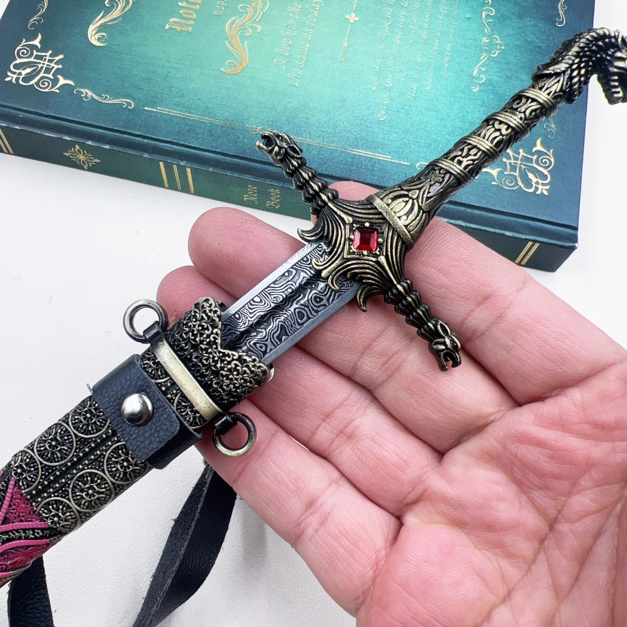 30cm Oathkeeper Keychain GOT TV Series Peripherals Jaime Lannister Brienne of Tarth Game Vintage Medieval Sword Model Collection