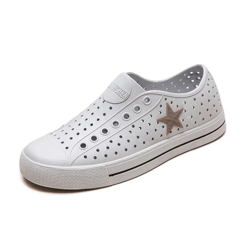 

Men's Summer Soft Bot Hollow out Water oes Head Covered Beach Sandals Lightweight Casual Clog oes for Couples