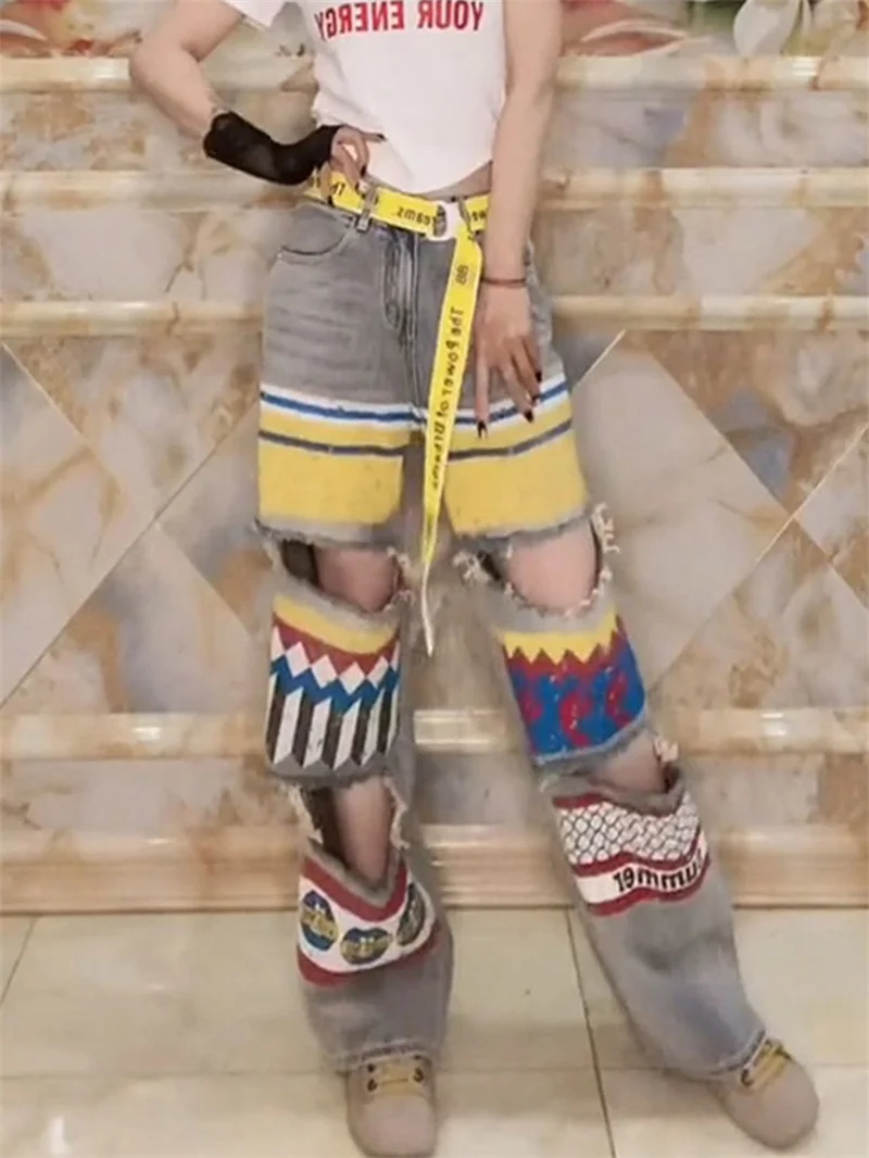 

Джинсы с цветными блоками граффити для женщин, летние новые стильные модные широкие брюки с дырками, универсальный дизайн