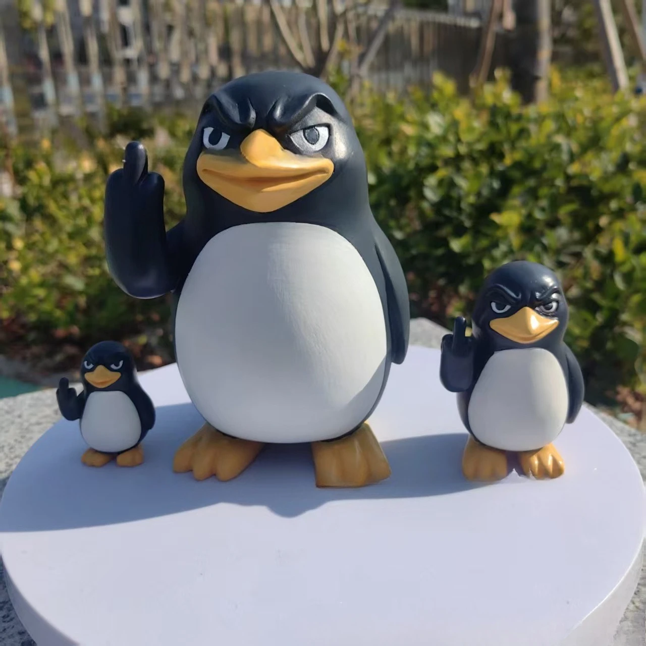 Middle Finger Penguin Statue Resin Desk Ornaments Unique Gift Interesting Small Sculpture for Home Decor  Office Statue