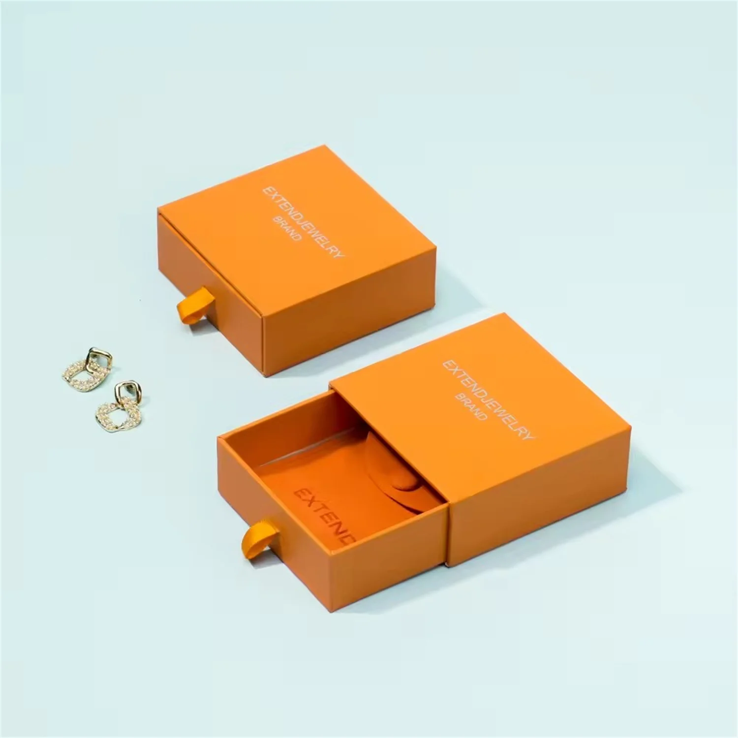 

50 упаковок, коробки для ящиков с логотипом, персонализированный бумажный футляр для ювелирных изделий, свадебная сумка-защелка, ожерелье, браслет, кольца, портативный чехол для хранения