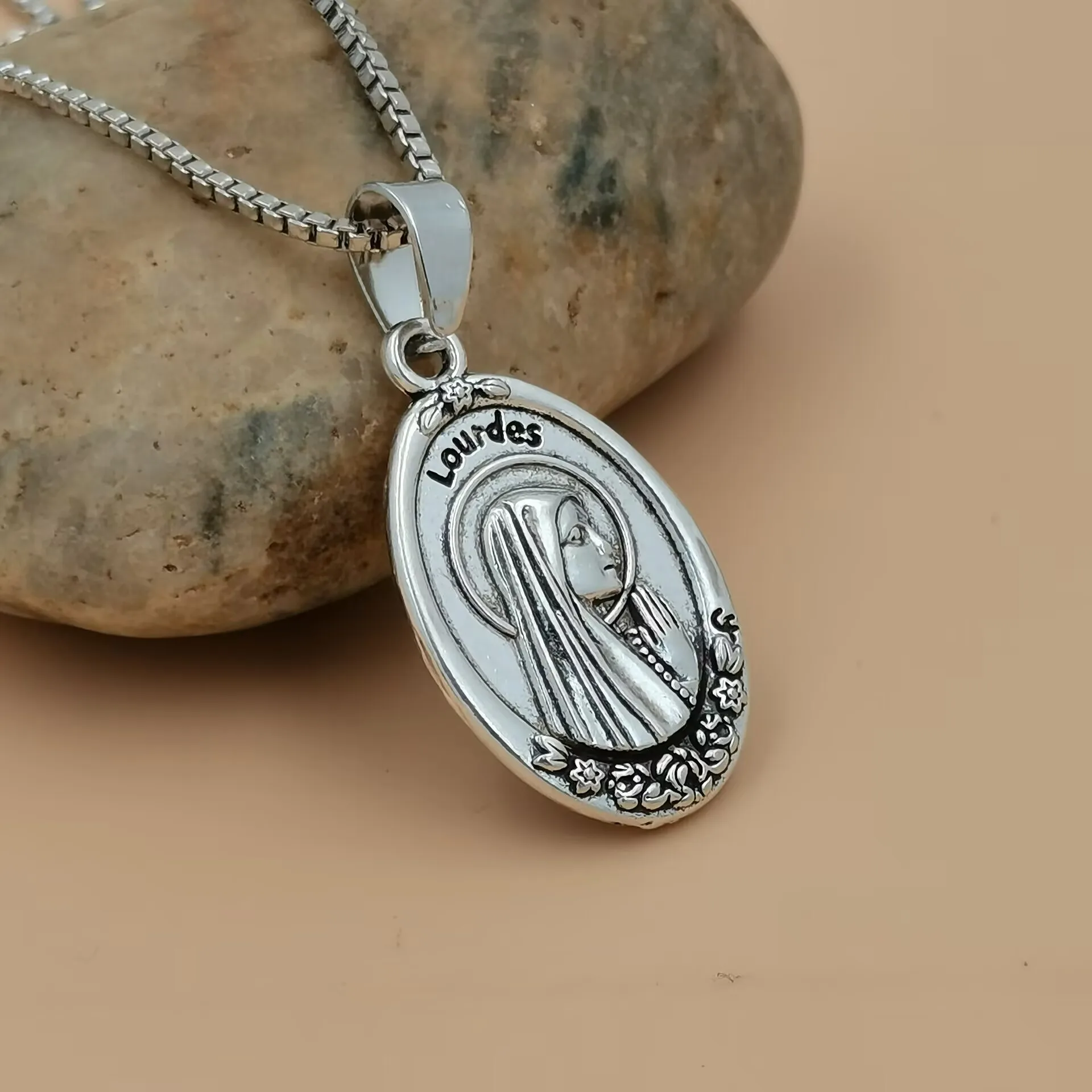 10Pcs Retro Madonna of Lourdes Medals - The Patron Saints Medals Pendant Necklace Men Women Religious Talisman A-998d