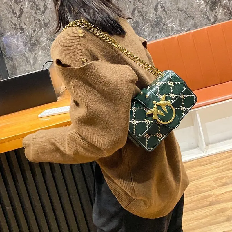 

2025 Popular Women's Bag - Embroidered Bird, Versatile Shoulder Messenger