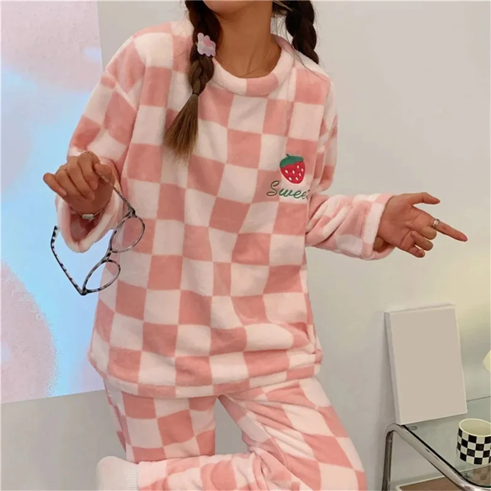 Fleece Long Sleeve Sleepwear Stylish Plaid Warm Pyjamas Sets Comfortable Cartoon Homewear For Autumn/Winter Wear New 2024 2025