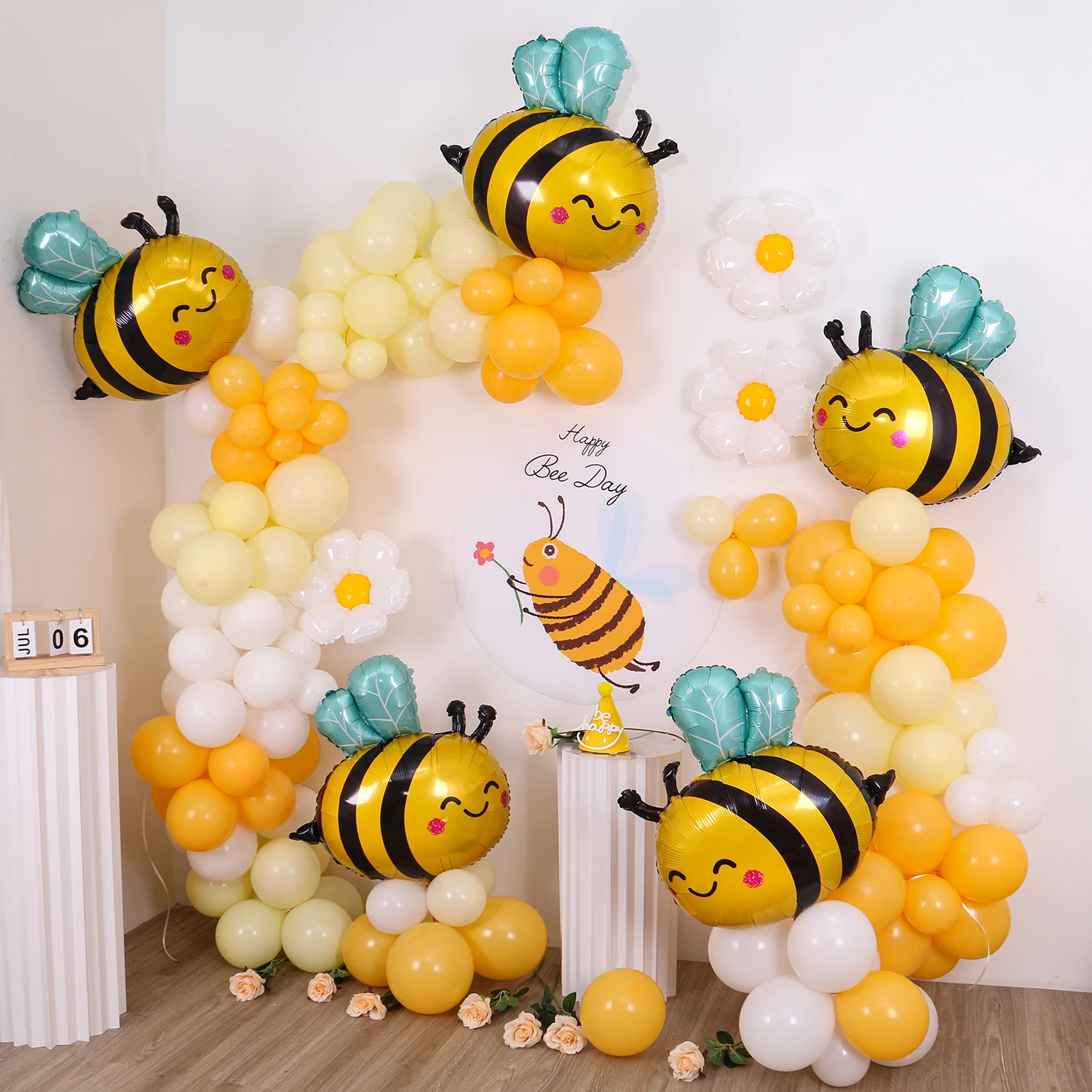 Bee Balloon Arch Set, Milk Yellow Big Bee Daisy Balloon, Sunflower Gender Revealing Birthday Party Decoration