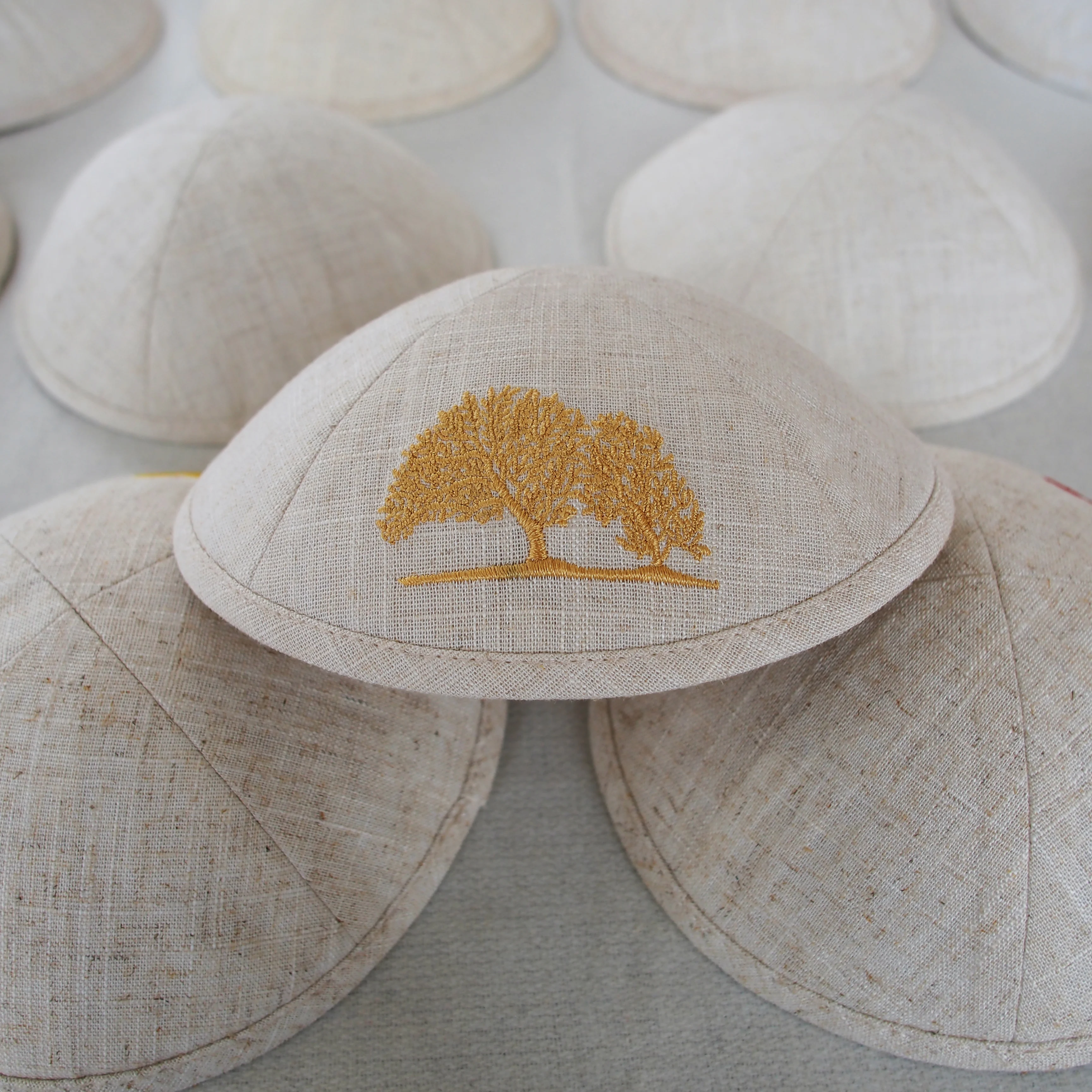 Bestickte Leinenkippa Baum des Lebens