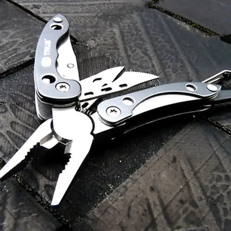 

2024 New Outdoor camping equipment outdoor tool pliers Multifunctional mini gadget Clip tool key chain