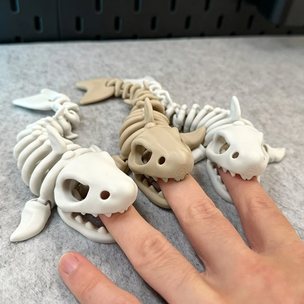 3D Printed Movable Shark Skeleton Keychain, a Trendy and Creative Gift, with Fully Jointed desktop Decoration Keychain Pendant