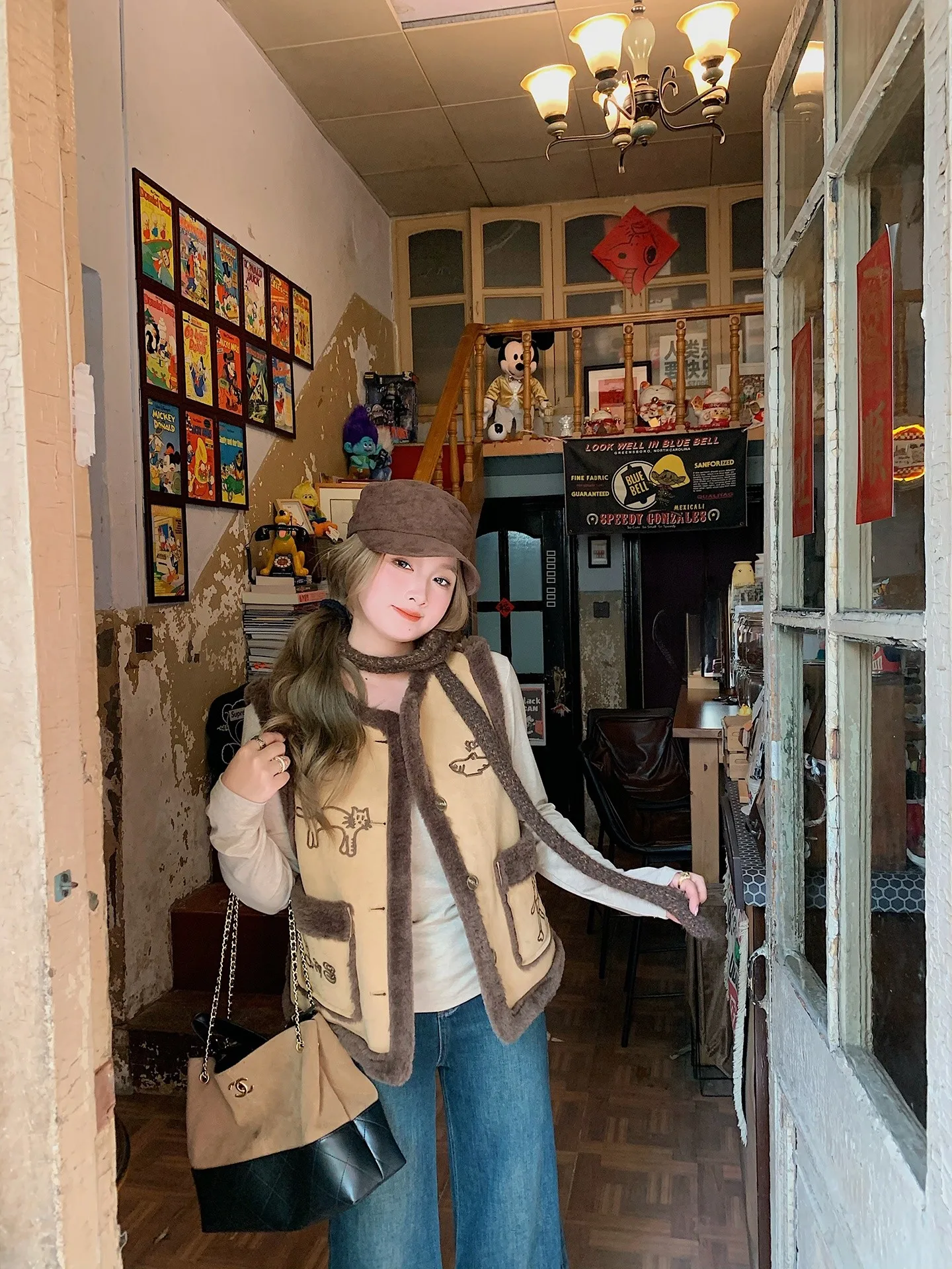 

Herwear Warm Embroidered Lamb Fur Vest Women's plus Size Faux Leather Jaet round Ne Single Button Closure Color