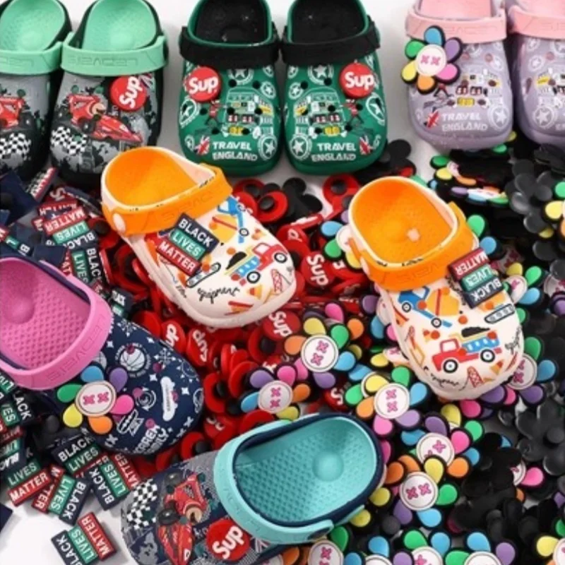 

2025 New Summer Cartoon Sandals Children's Beach Silicone Car Hole Shoes For Children Outdoor Soft Sole Non-Slip Baotou Sandals