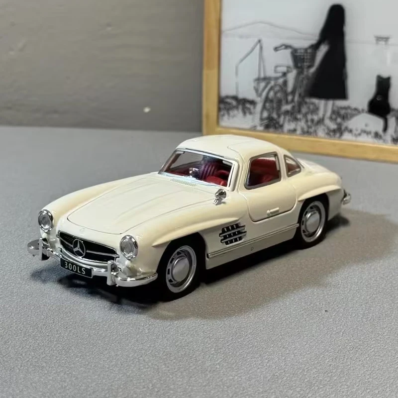 1:32 Mercedes Benz 300SL Classic Car Alloy Car Diecast Model Sound & Light Toy Car Central Control Ornaments Children Toy Gift