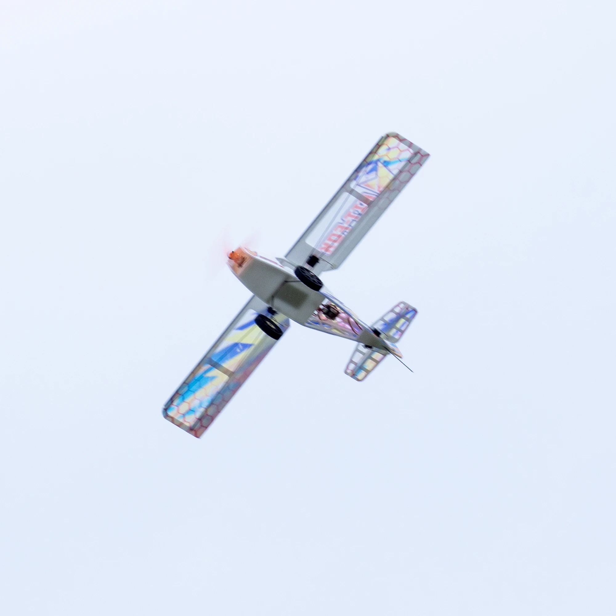 KIT-FOX V2025 RC-Flugzeug-Kit 570 mm, EPP-Schaum-DIY-Montagemodell – Hochleistungs-Miniflugzeug für Anfänger und Bastler – Detail 15