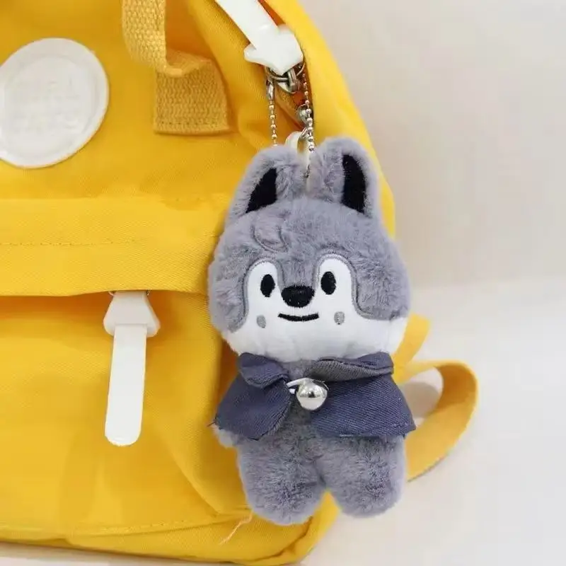 SKZOO 12cm Wolf Chan Mini-Plüschpuppe Cartoon-Stofftier Kawaii Taschenbegleiter Plüsch-Rucksackanhänger Geburtstagsgeschenk für Fans