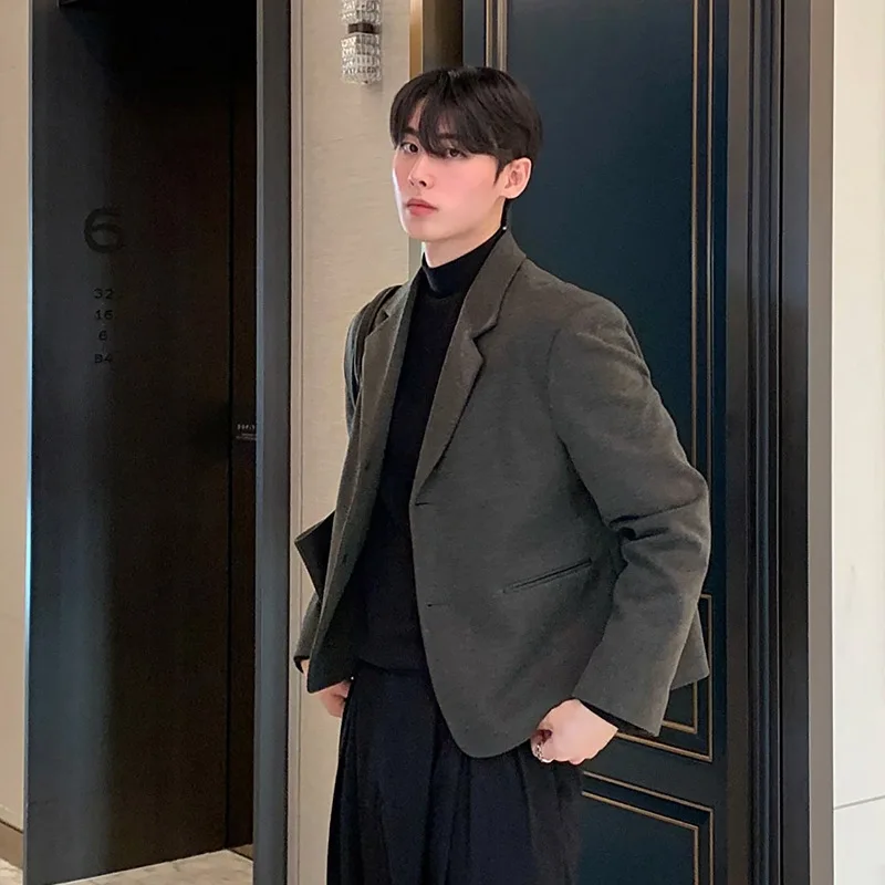 WTHT อินเทรนด์ผู้ชายสีทึบกระเป๋าไหล่ออกแบบ Blazer เสื้อแฟชั่นคู่หัวเข็มขัดเสื้อแขนยาวชาย 2A0603