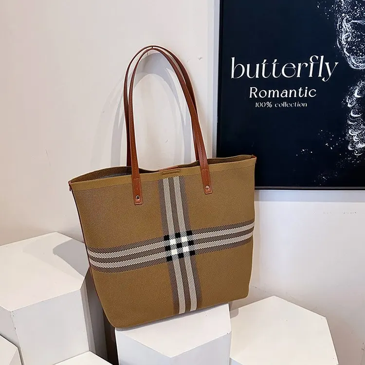 

2025 Summer 235 New Autumn Tote Bag Women's Bag Fashion Explosion Oxford Spinning Zipper Shoulder Bag Black Matching