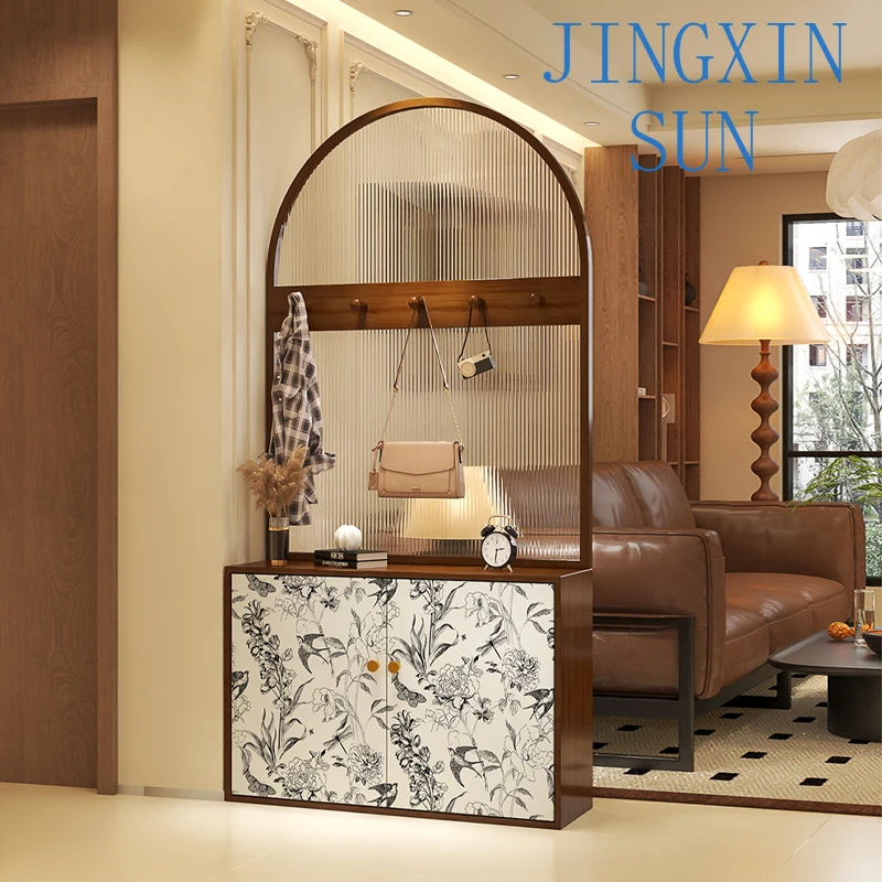Entering the door, the entrance cabinet is opposite the door, solid wood living room is blocked, hanger shelf