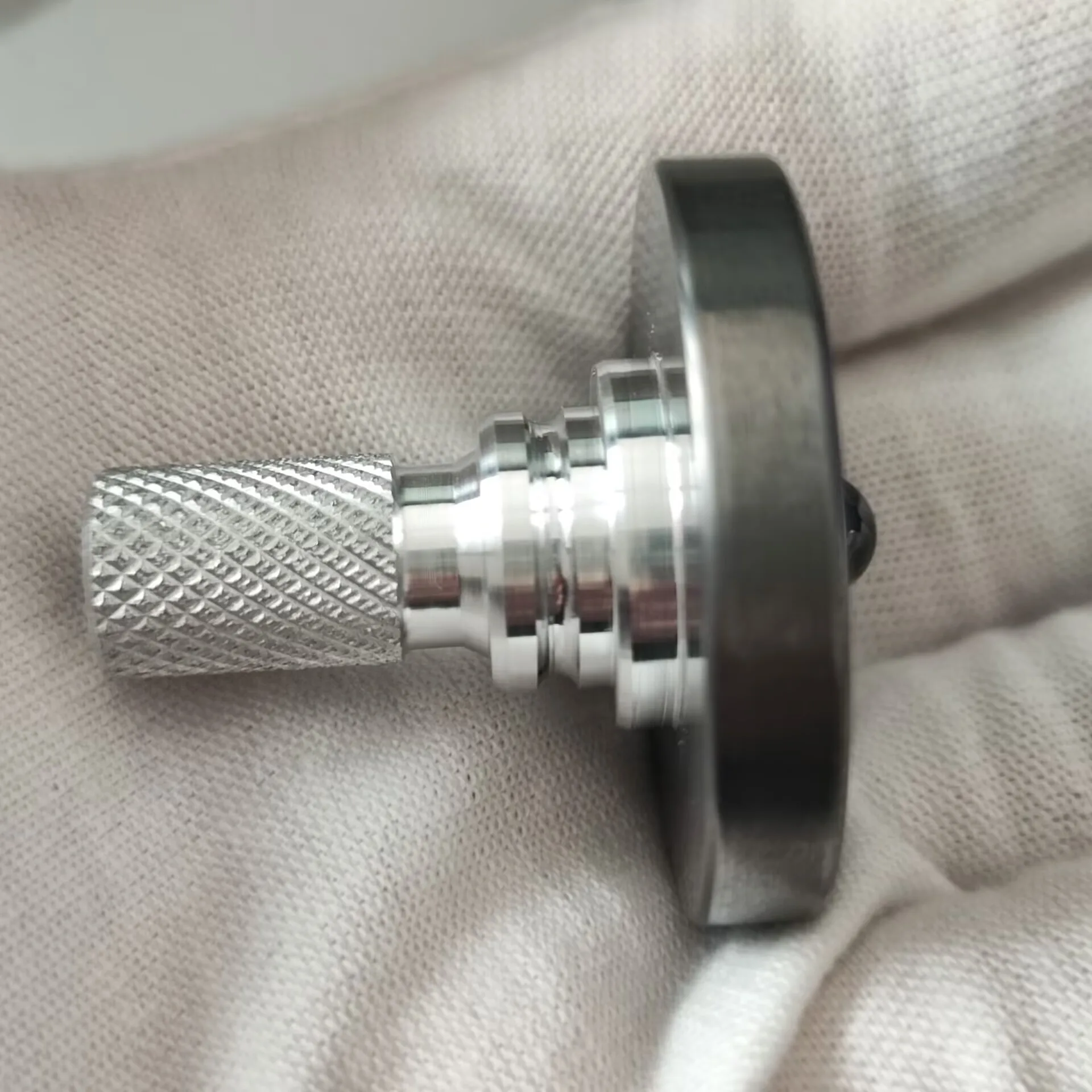 

New Tungsten Steel Hand Twisting Spinning Top Gyro Gyroscope Collection Spinner Toys EDC Decompression Toy