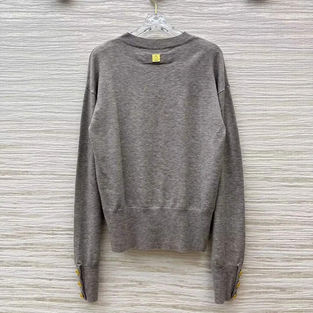 

2025 Early Autumn Gray Color Knitted Pullover Women O-neck Long Sleevve Gold Buttons Cuff Loose Casual Thin Knitting Sweater