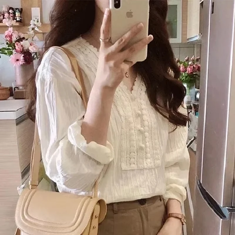 Sweet Lace Loose Blouse Fashion Women's Long Lantern Sleeve Blouse White Tops Office Lady Elegant Autumn V-neck Shirt 8225