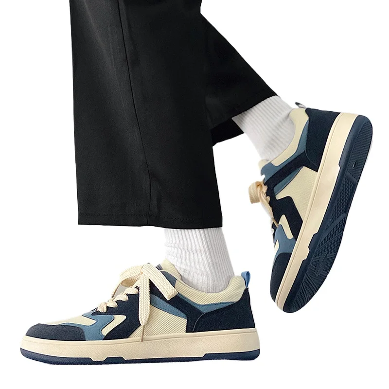 新しい春と秋のファッショナブルな多用途メンズシューズミニマリスト通気性メンズフラットカジュアル快適なキャンバスシューズ