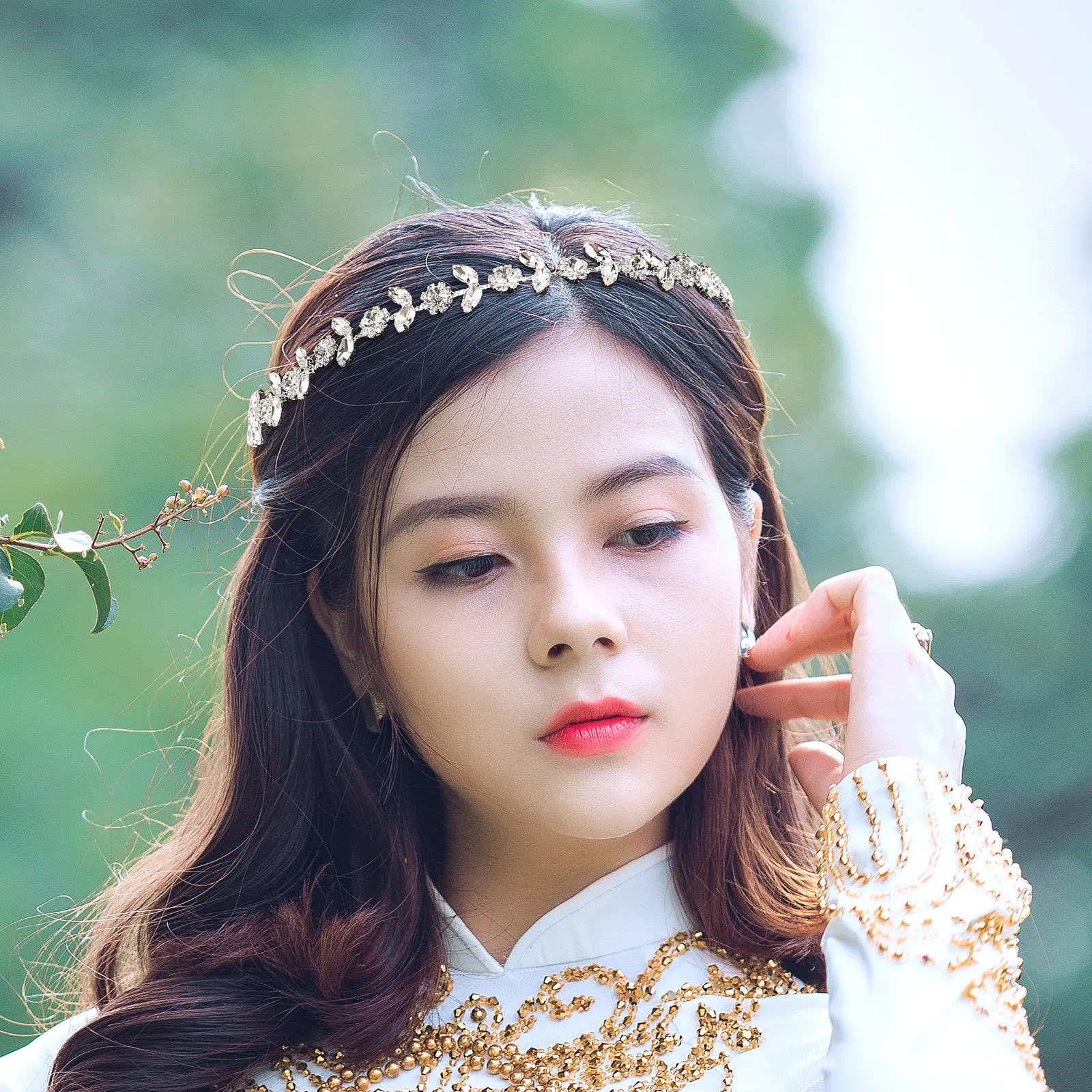 Rhinestone Headband for Women Bridal Wedding Hair Accessory Lightweight Adjustable Bride Headpiece for Prom Birthday Anniversary
