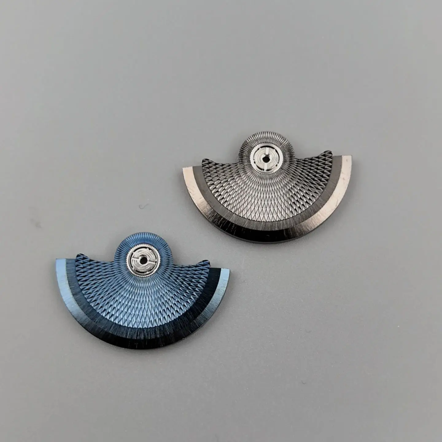 Il rotore automatico con motivo ananas è compatibile con NH35.