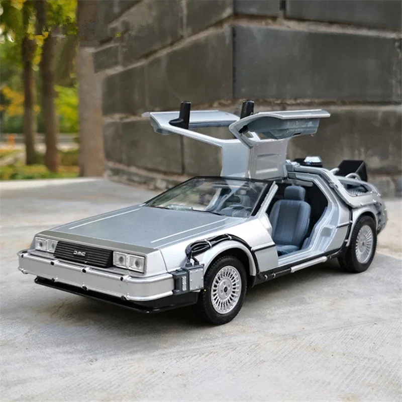 Welly 1:24 DMC-12 DeLorean Time Machine Back to the Future Car Model Diecasts Metal Vehicles Car Model Simulation Kids Toys Gift