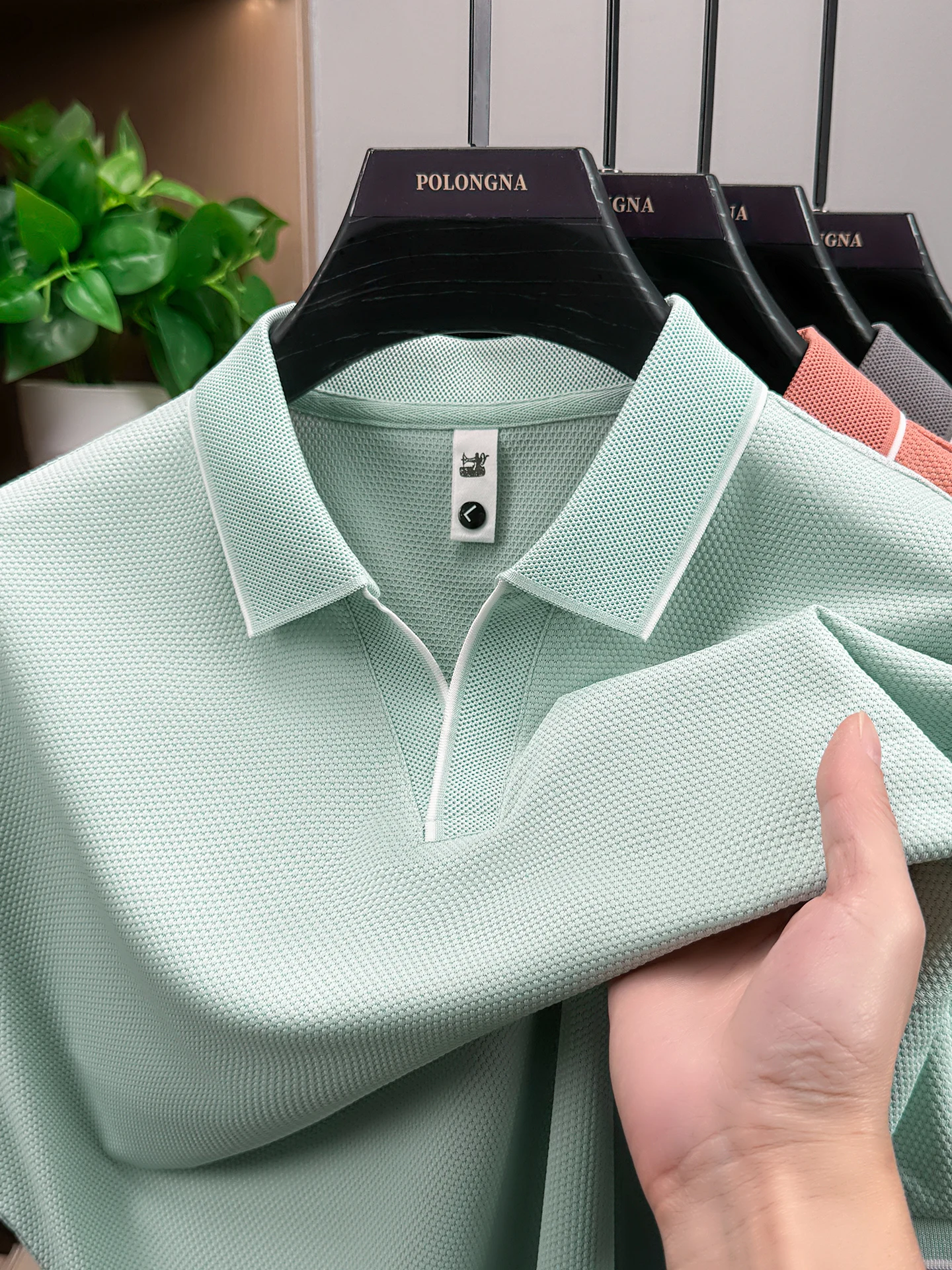 เสื้อโปโลผู้ชายแขนสั้นสไตล์หรู - Men'S Fashion V Neck T Shirts บทวิจารณ์และราคา