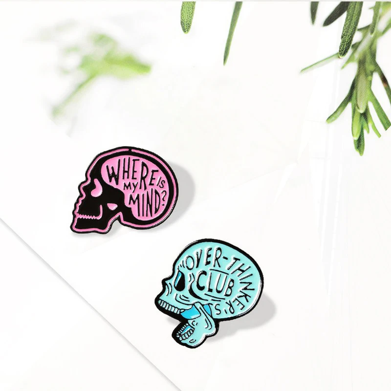 Épingles à revers tête de mort, Modules de sac de chemise, Insigne Seton, Bijoux d'humour, Cadeau pour les amis, Où est mon esprit? Broche personnalisée en émail, Overthink