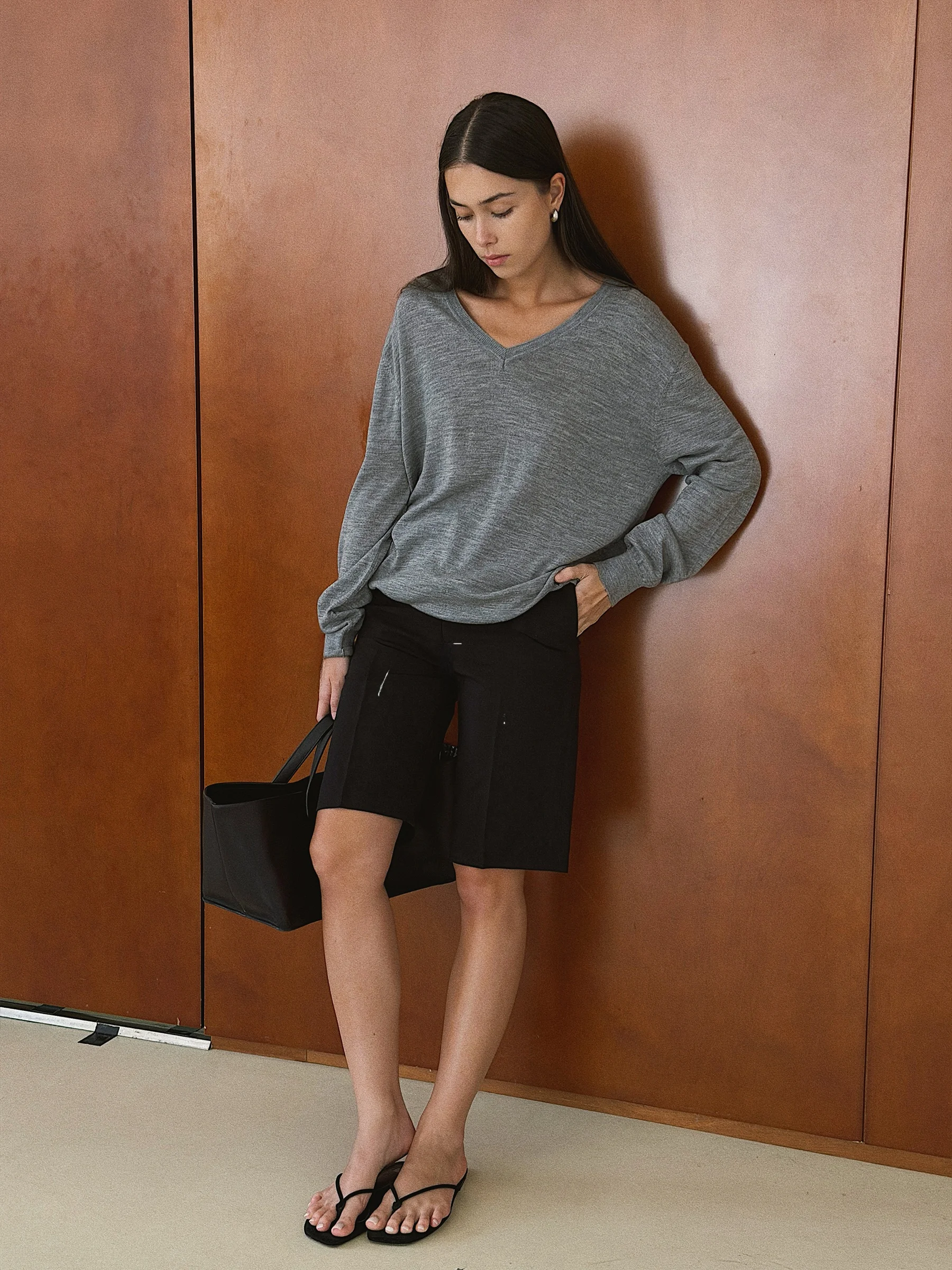 

SOTHEA ROW Minimalist Biella Yarn Wool V-Neck Long Sleeve Loose Knitted Sweater Women's Soft Woolen Top Casual Spring Wear