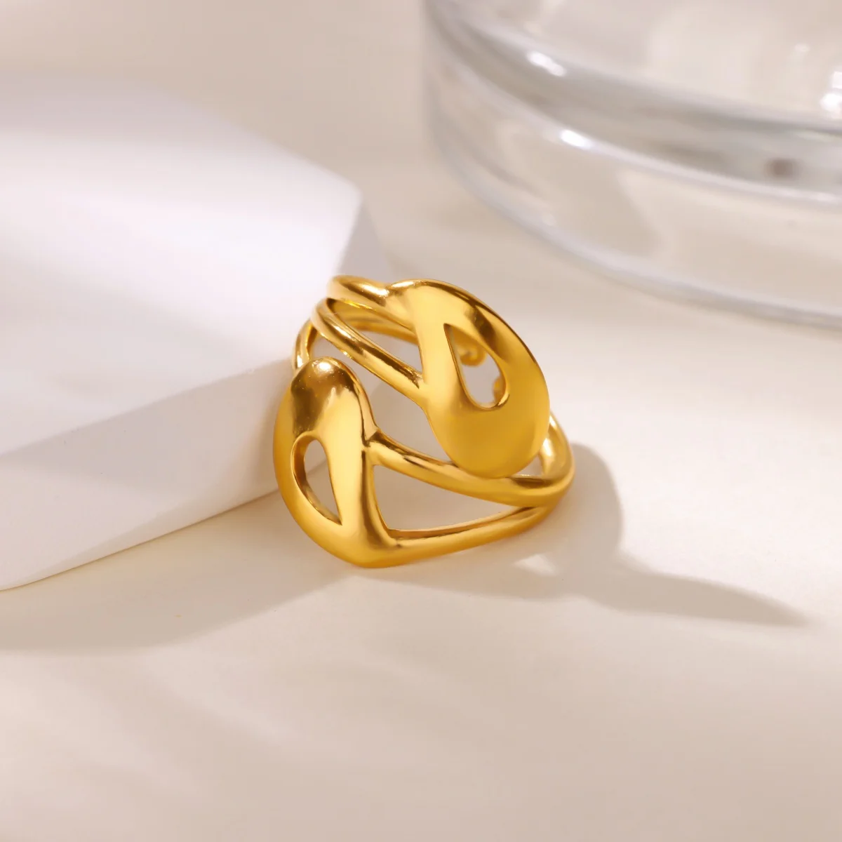แหวนเปิดทรงเรขาคณิตสไตล์พังก์สุดหรูสำหรับผู้หญิง แหวนนิ้วสแตนเลสสีทอง แฟชั่นใหม่ปี 2025 ของขวัญเครื่องประดับคู่รักสำหรับงานแต่งงาน