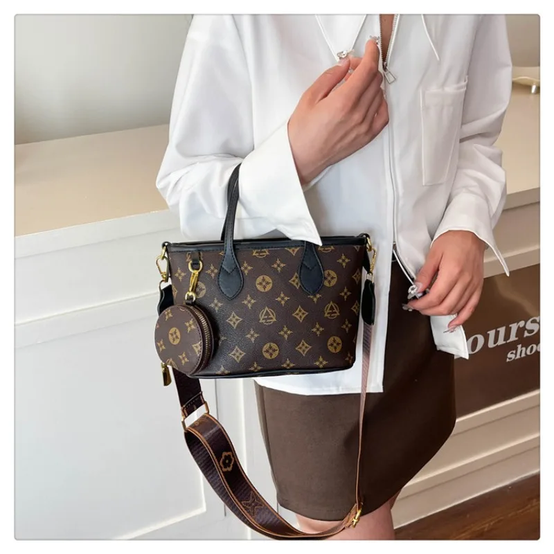 حقيبة اليد النسائية الجديدة لعام 2025 هي حقيبة تعبئة بكتف واحد عصرية وفاخرة وراقية وشبابية للسيدات