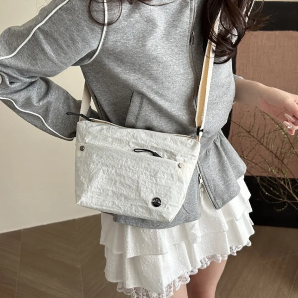 Ultra-light Nylon Crossbody Bag for Women Adjustable Wide Strap Lightweight Women's Bag Zipper Closure Stylish Messenger Bag