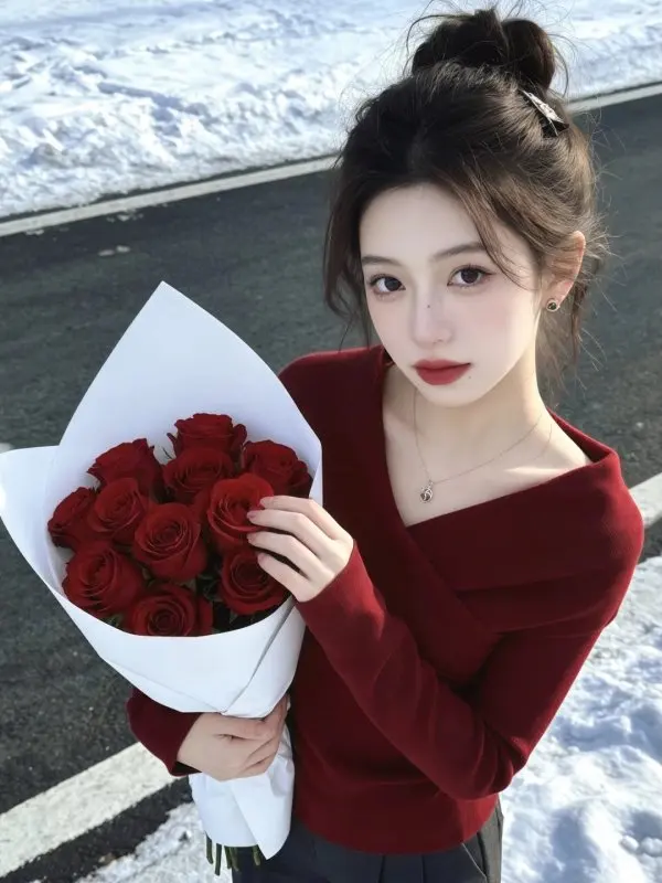 

Red V-Ne Long Sve T-irt Women's Winter Base Layer irt New Year's Aosphere Ele Beautiful Waist-Cinching Top