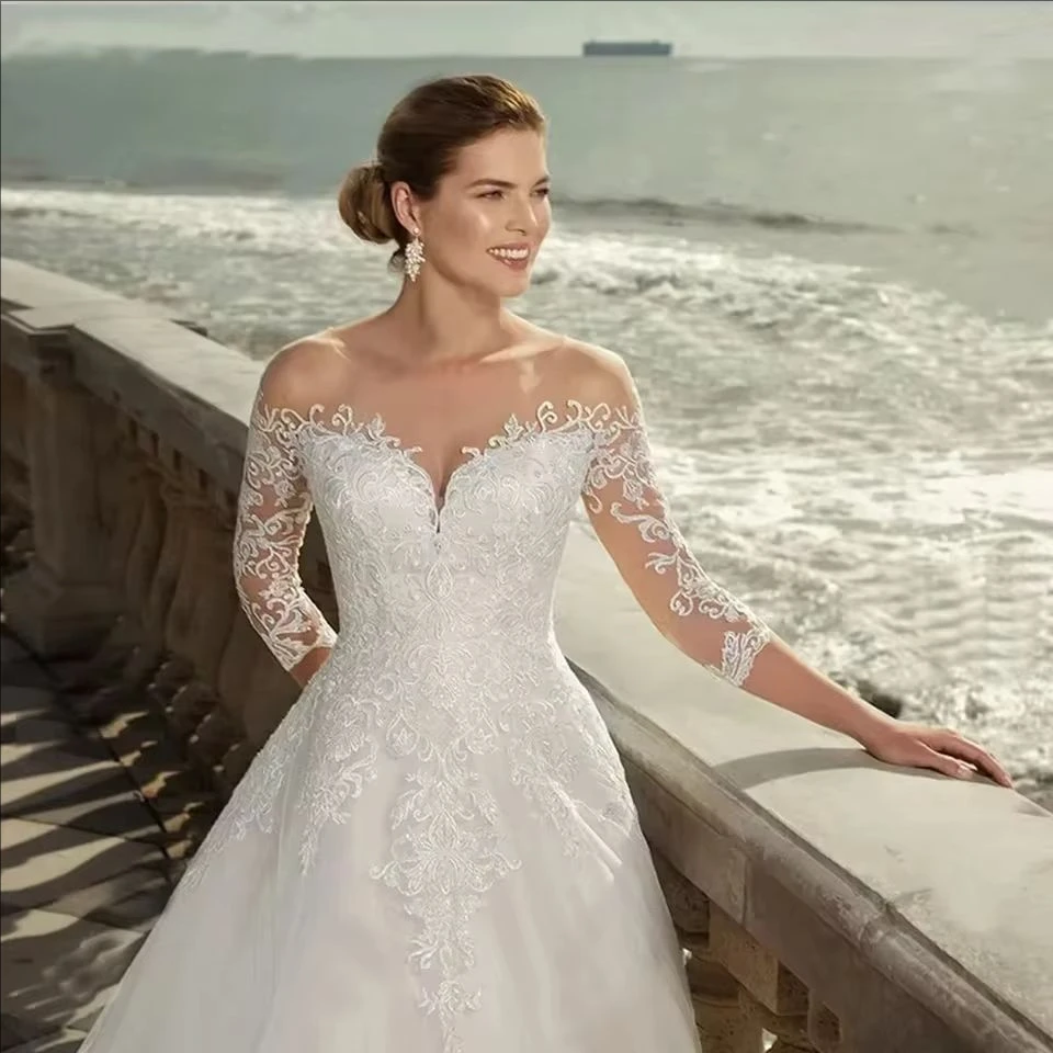 فستان زفاف فاخر مخصص من الدانتيل بياقة على شكل قلب مطرز فيستدوس دي نوفيا أماندا نوفياس أماندا نوفيا