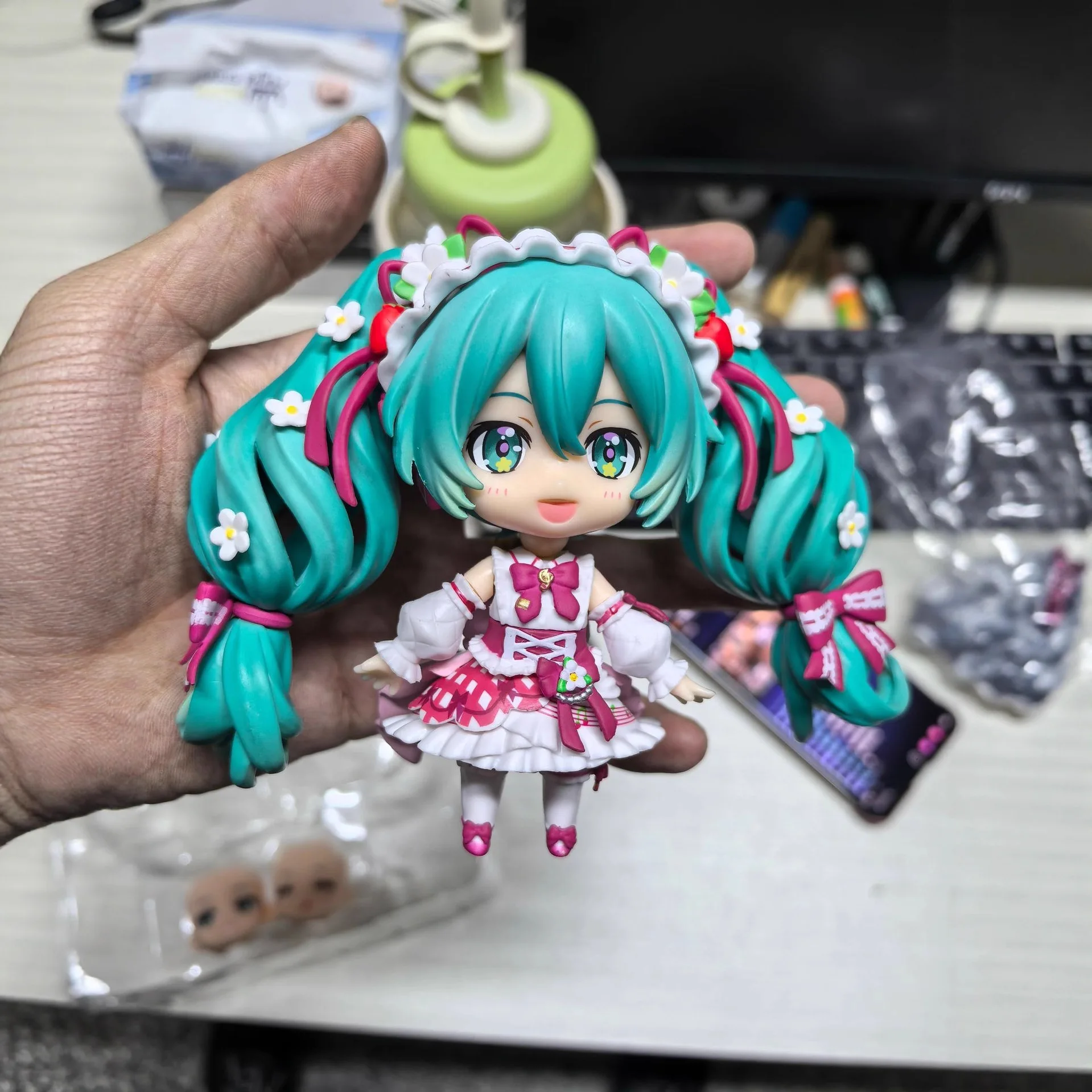 hatsune-miku-15th-anniversary-nendoroid-strawberry-cake-face-swap-collectible-figure-doll-model-1939-1940-boxed-desktop-decor
