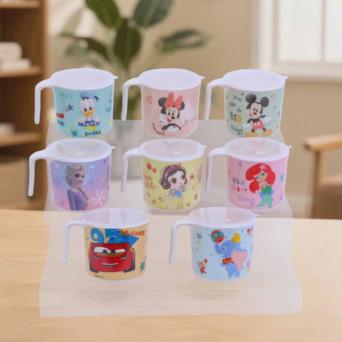 1 Stück Disney Cartoon kleiner Becher mit einem Griff und Deckel, Melamin-Geschirr, langlebiger Becher für Familienessen, Geburtstagsfeiern