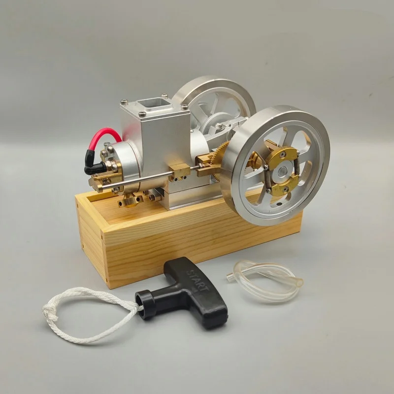 

Горизонтальная одноцилиндровая модель ретро-двигателя внутреннего сгорания может быть записана горящим топливом работать M90