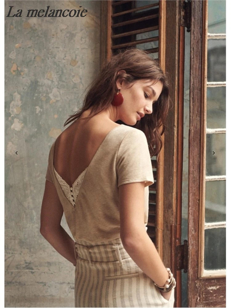 T-shirt con giunture vuote con ricamo in pizzo donna 2024 estate nuova moda francese con scollo a v t-shirt senza schienale manica corta Retro top