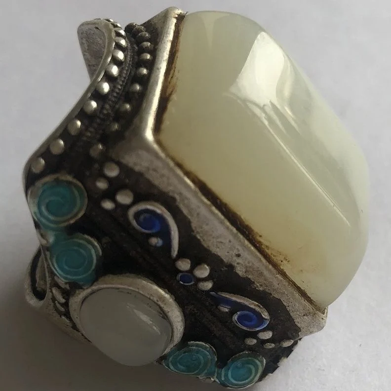

Antique jade collection, antique old objects in the countryside, prosperous Tibetan silver ring wrench