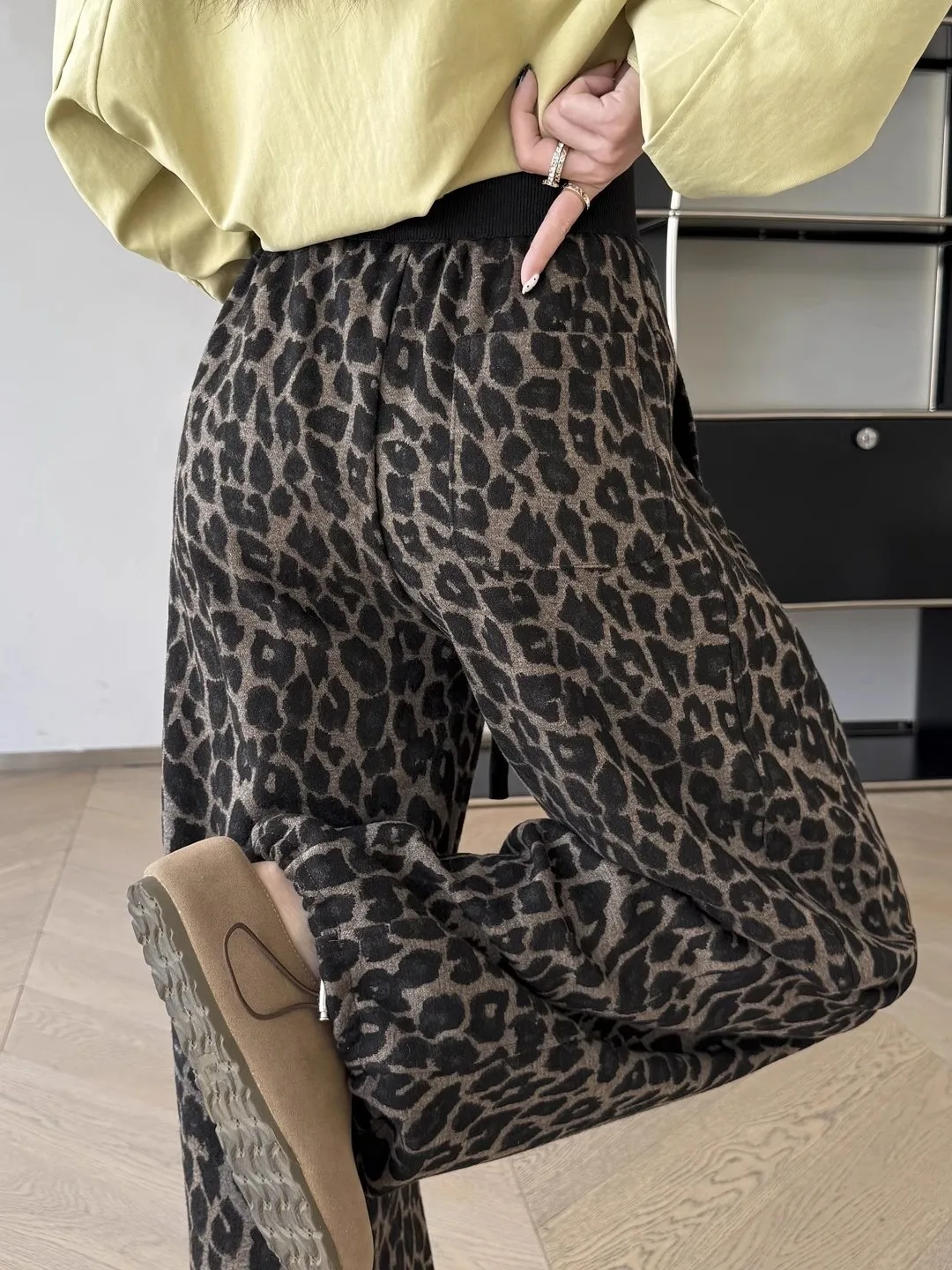 

Retro Leopard Print High Waist Wide Leg Pants Women's Casual Straight Loose Fitting Floor Length Trousers Spring Autumn 2026