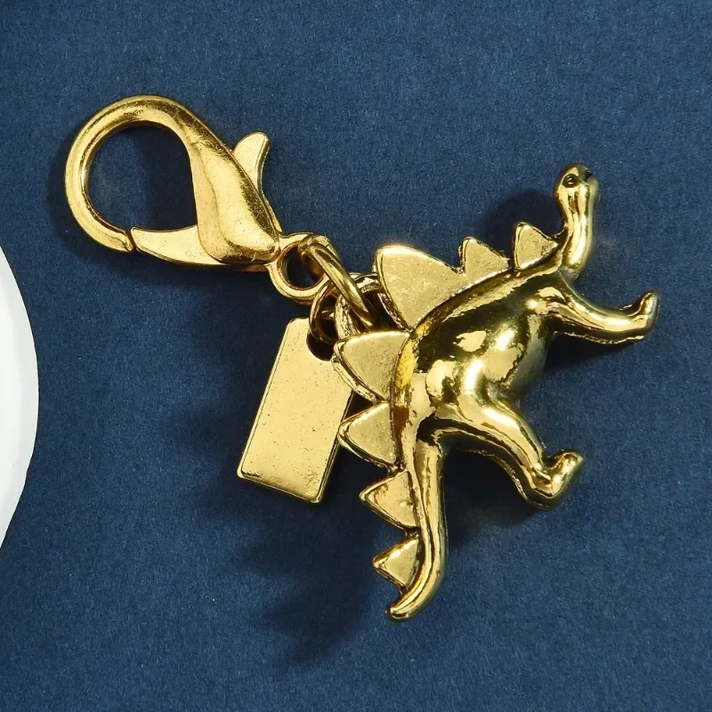 

The Saber-toothed Tiger Dragon Bag pendant is a personalized keychain pendant and bag accessory that is fashionable and retro