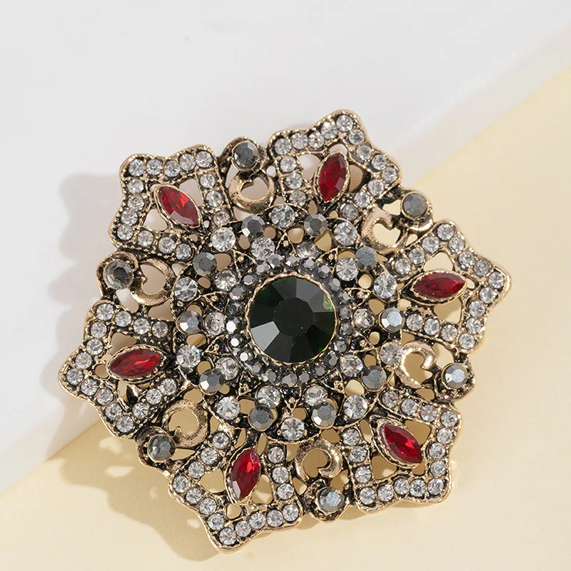 Temperament Elegant Rhinestone Flower Brooch Female Corsage Pin Buckle Suit Fixed Scarf Buckle Clothes