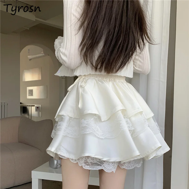 สีขาว Mini กระโปรงผู้หญิง Lace Patchwork Sweet Ball Gown เซ็กซี่สไตล์ฝรั่งเศส Ruched Ruffled เอวสูงฤดูร้อน Layered โรแมนติก