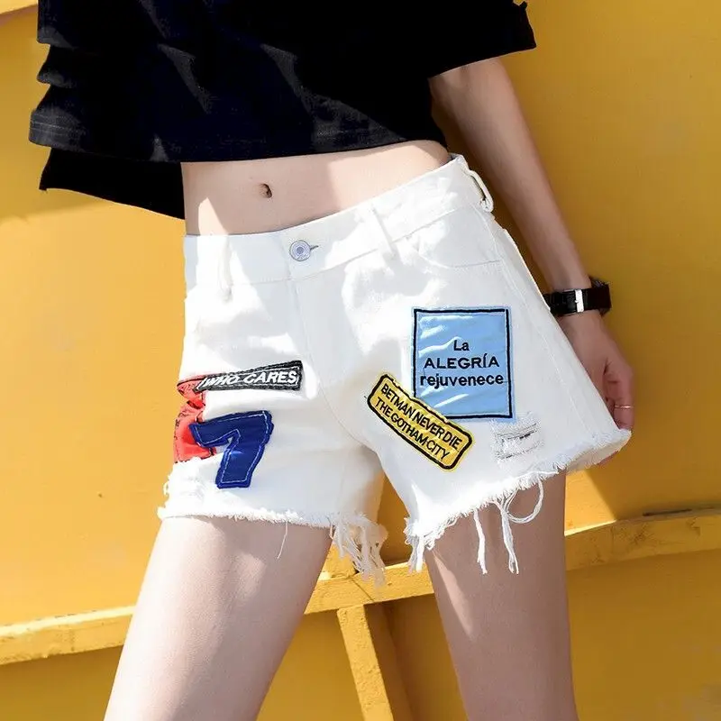 Fashion Jean Shorts Women White Denim Shorts Korean Loose Hole Showing Thin Wide Leg Pants Summer 2023 Hot Pants Beggar Trend